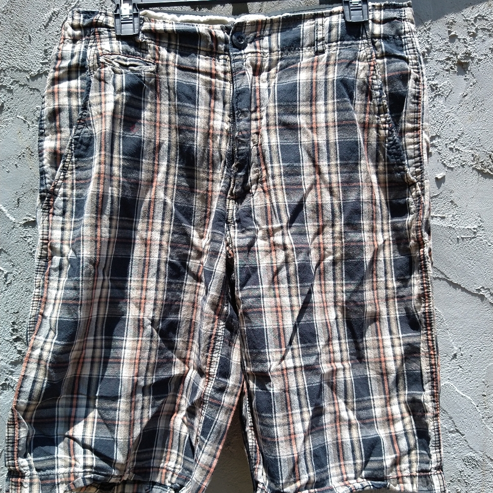 OTB SHORTS.  SZ 32